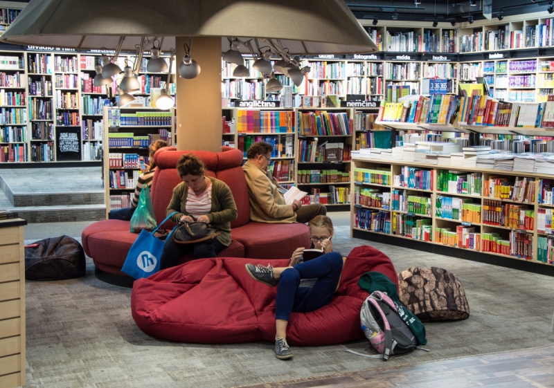 magasin-CHATEAUNEUF D ENTRAUNES-min_books_bookstore_book_reader_readers_reading_shop_sale_books-849006