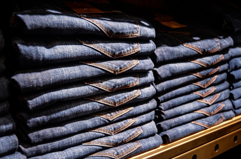 magasin-CHATEAUNEUF D ENTRAUNES-min_jeans_pants_blue_shop_shopping_shelf_exhibition_buy-940702